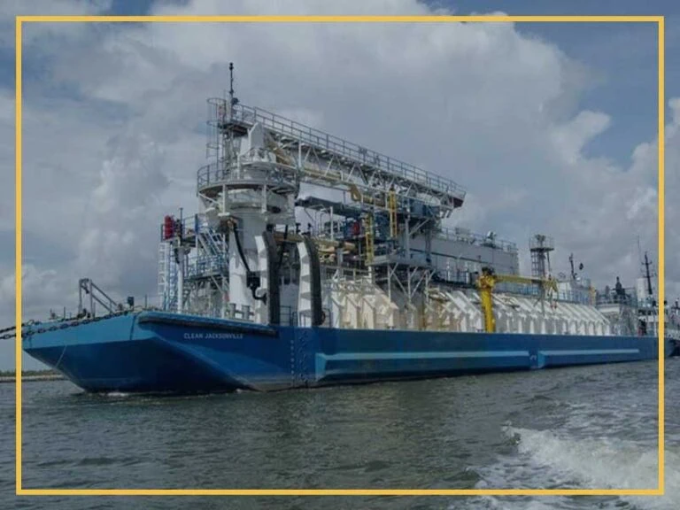 Vessel construction management on an offshore oil platform.
